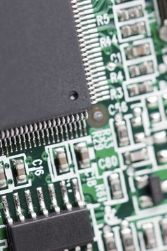 微電路與集成電路 現(xiàn)代電子技術(shù)的基石與演進